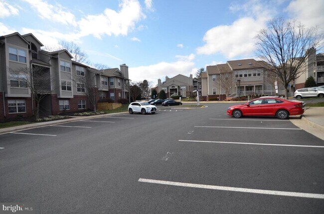 Building Photo - 1702 Ascot Way