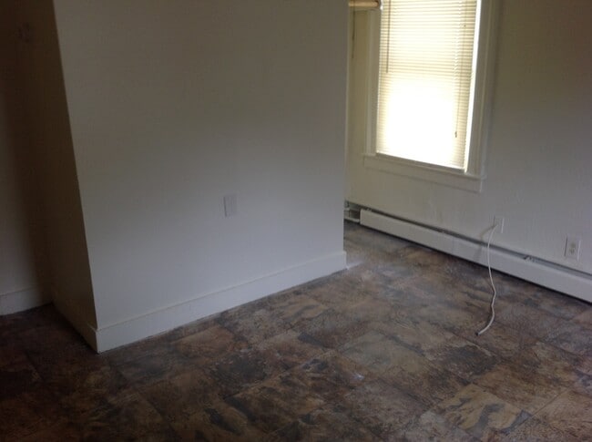 Building Photo - Single Family Home