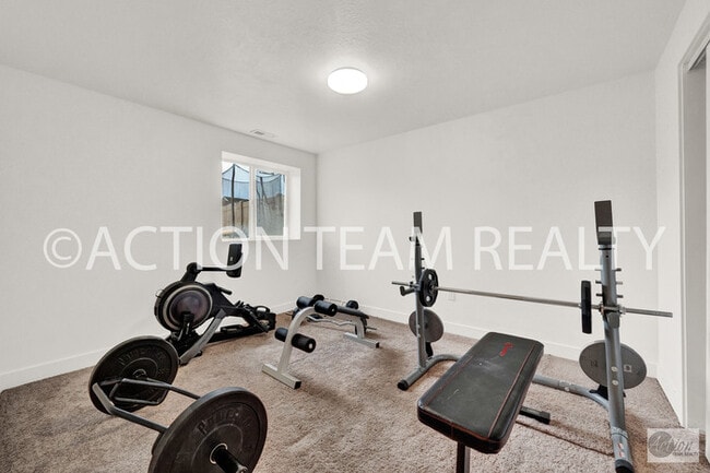 Building Photo - Single Family Home in Bluffdale!
