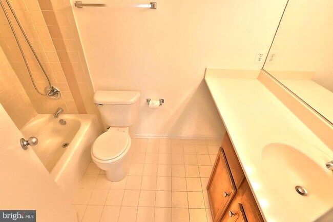 Building Photo - 1702 Ascot Way