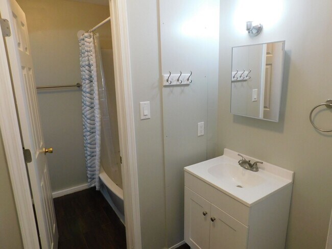 Building Photo - Charming Home in Havelock