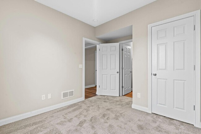 Building Photo - 933 Camden Ct