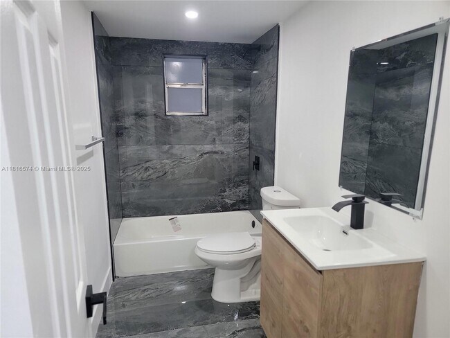 Building Photo - 9371 Fontainebleau Blvd
