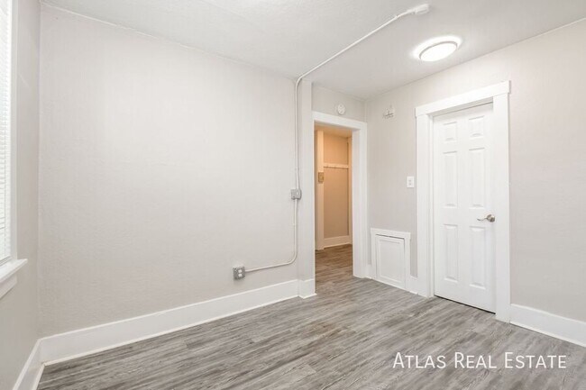 Building Photo - 970 N Pearl St