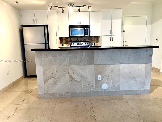 Building Photo - 1401 SW 22nd St