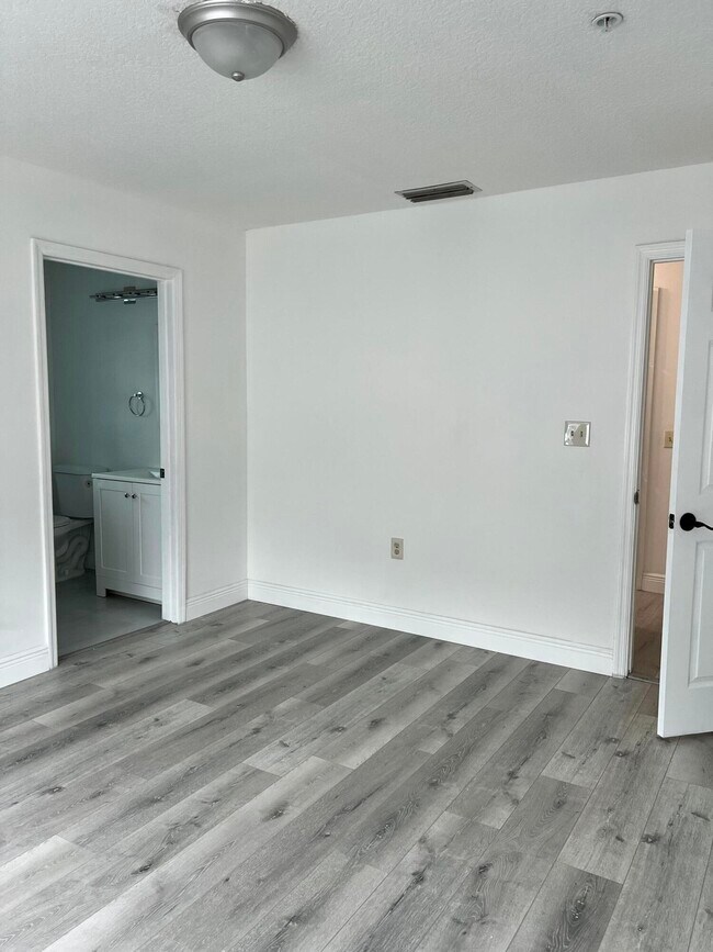 Building Photo - 2307 N Congress Ave