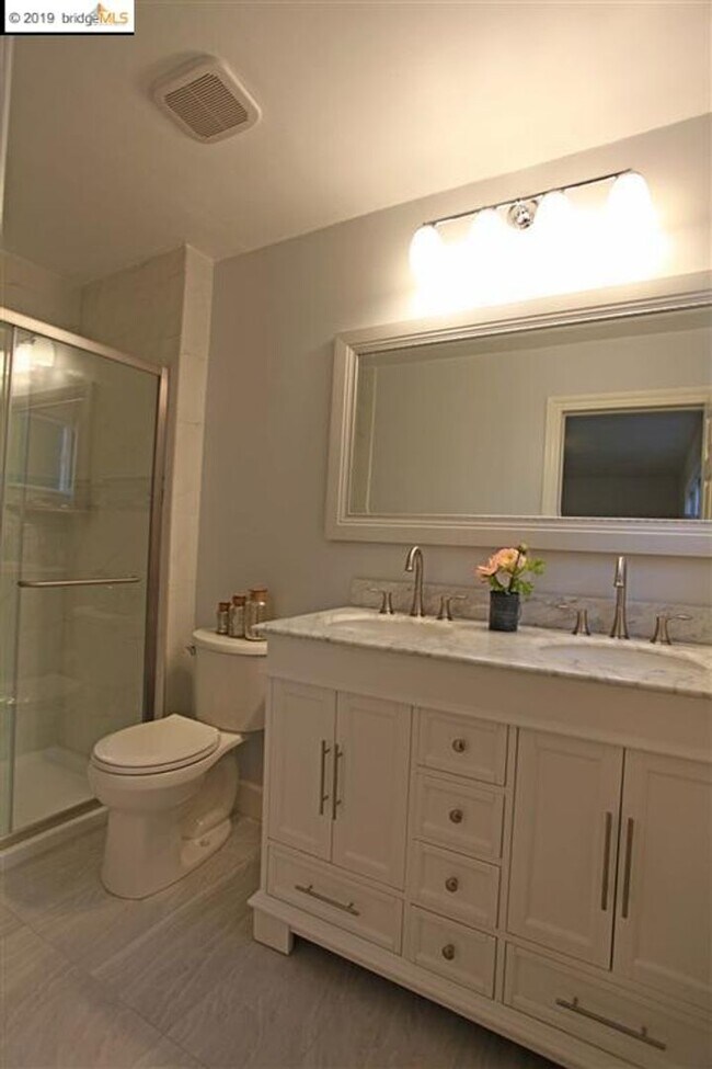 Building Photo - Clean/Remodeled 3 Bedroom 2 Bath with Large  Lot