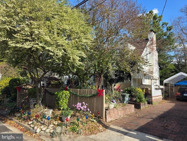 Building Photo - 809 N Abingdon St