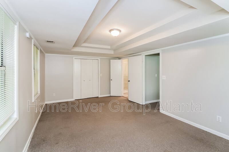 Building Photo - 1620 Sir Galahad Dr SW