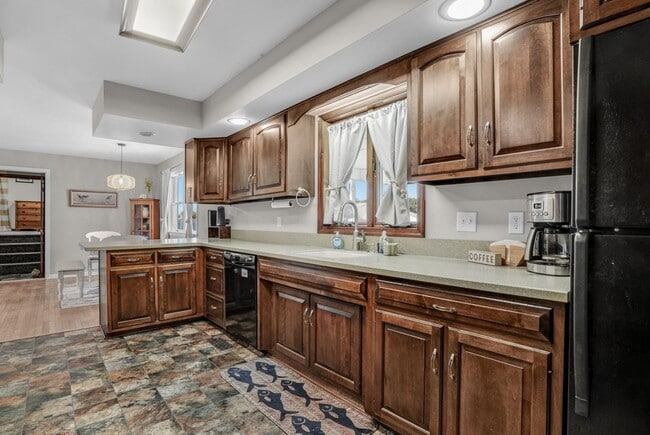 Building Photo - 5457 Warren St