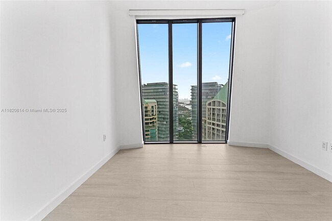 Building Photo - 2831 S Bayshore Dr