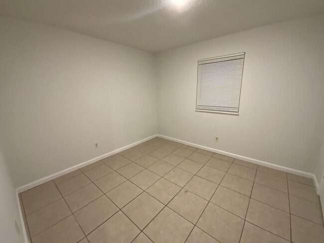 Building Photo - 211 Snead Dr