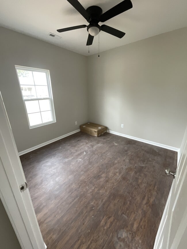 Building Photo - 1015 W C St