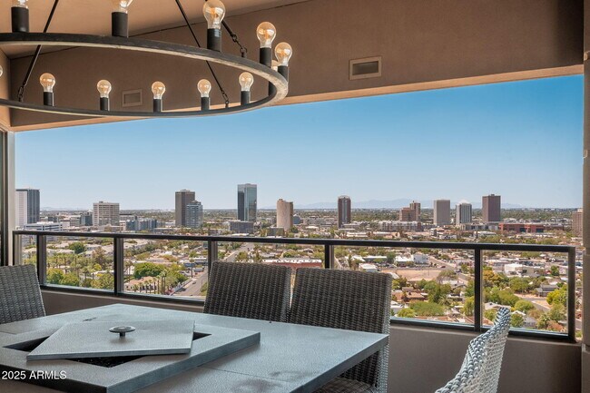 Building Photo - 1040 E Osborn Rd