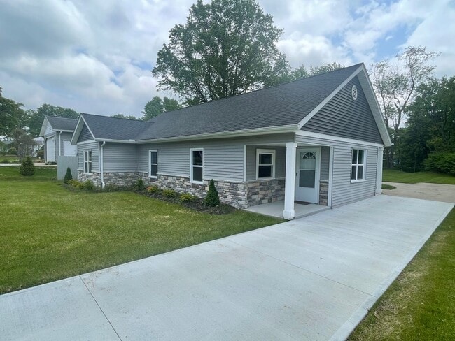 Building Photo - Completely remodeled 3 bedroom 1 bath house