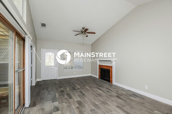 Building Photo - 3 Bedroom Pet-Friendly Home in Fort Worth, TX with Main Street Renewal