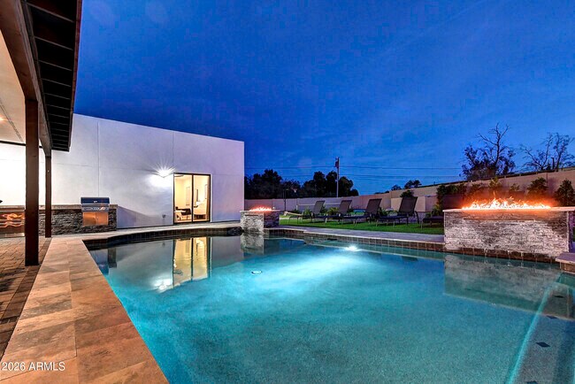 Building Photo - 6401 E Larkspur Dr