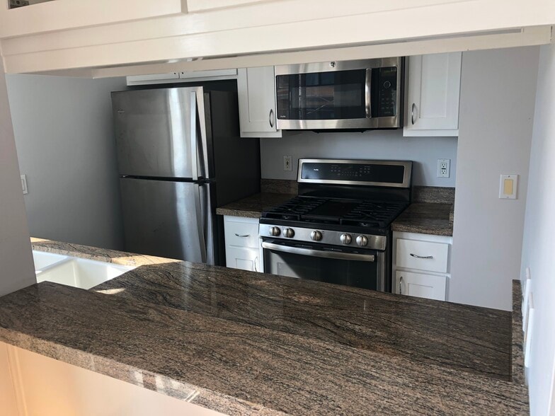 Kitchen - 121 31st Pl