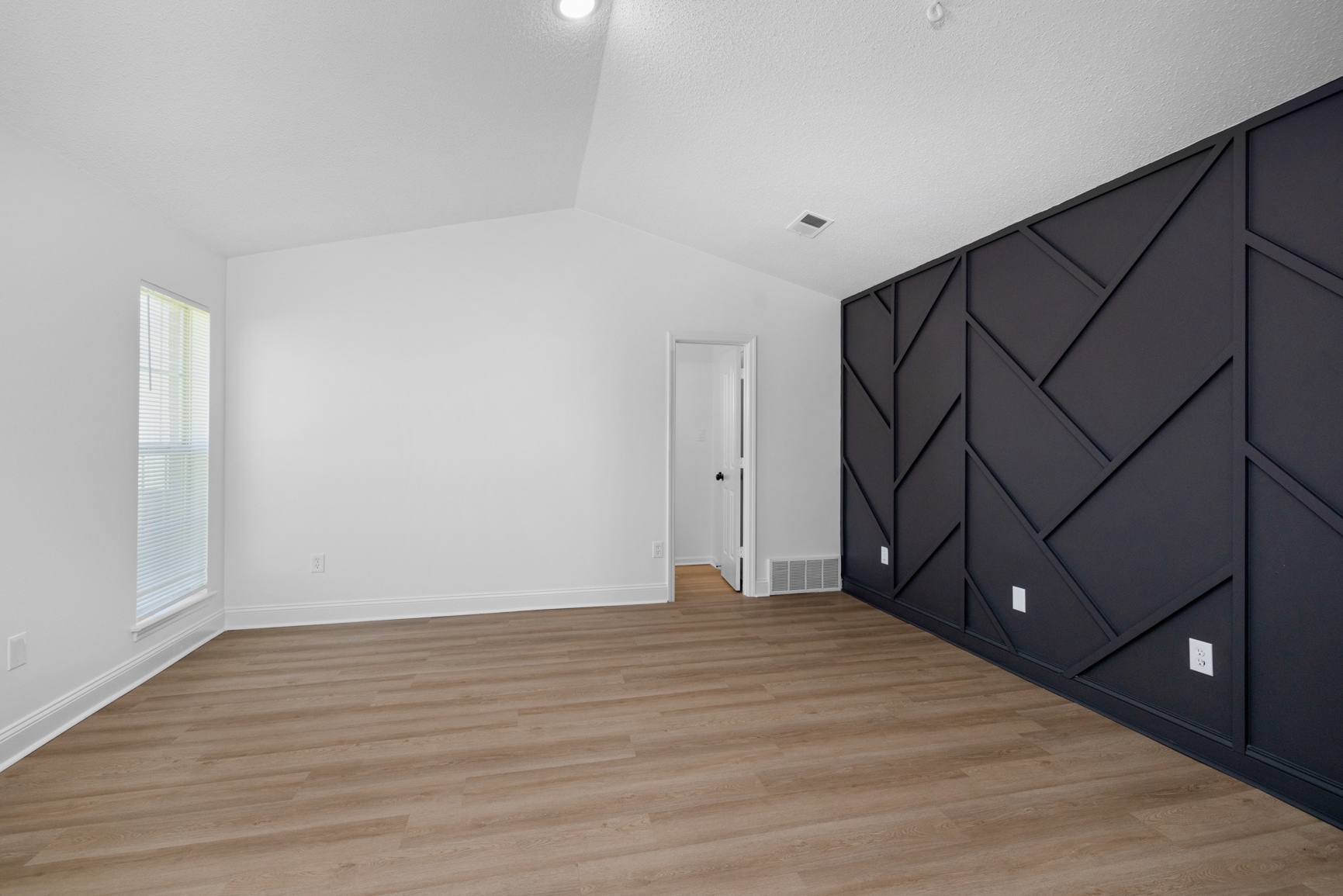 Building Photo - 750 Sweetwater Dr