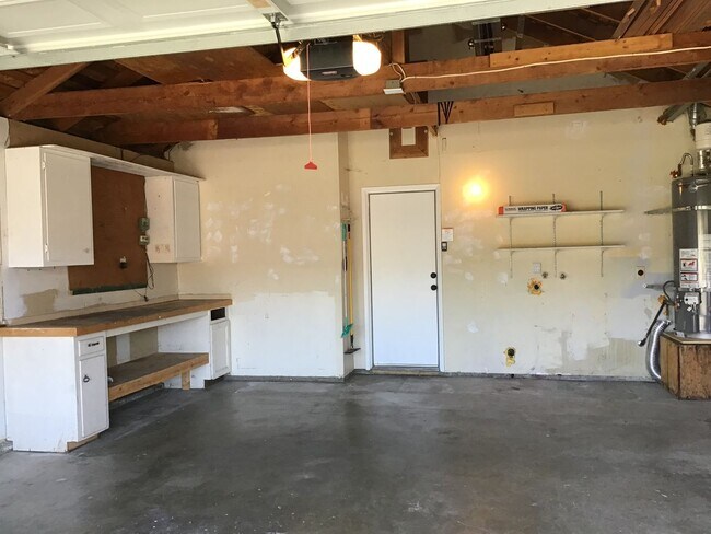 Building Photo - 1825 Vista Creek Dr