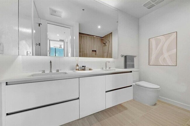 Building Photo - 313 W 17th St