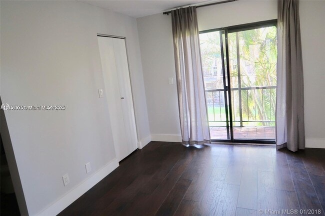 Building Photo - 589 N University Dr
