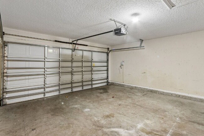 Building Photo - Single-Story OakLeaf Plantation Home Near Shopping, Schools and Recreation