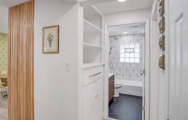 Building Photo - Beautiful 3 Bedroom Home in Quiet Newton Ks