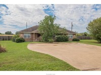 Building Photo - Duplex located in the quite area of Bryan