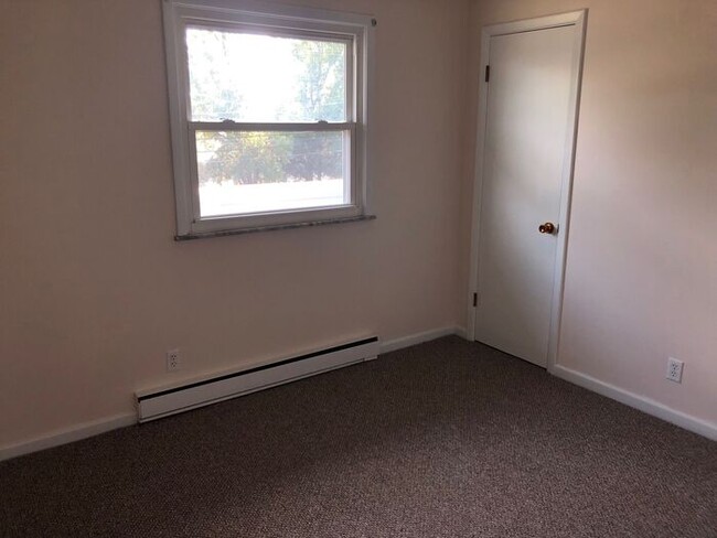 Building Photo - Cute Speedway Apartment! **Bonus - 1/2 Off...