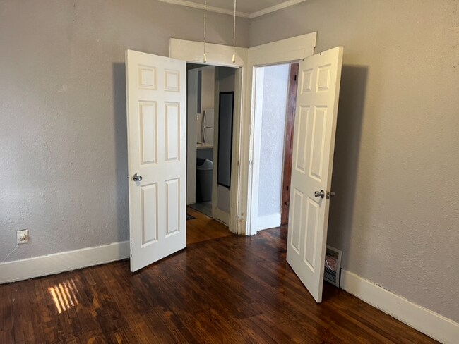 Building Photo - 3138 N 16th St