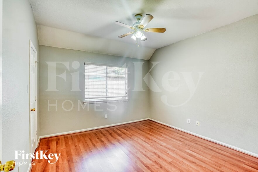 Building Photo - 10330 Claybrook Dr