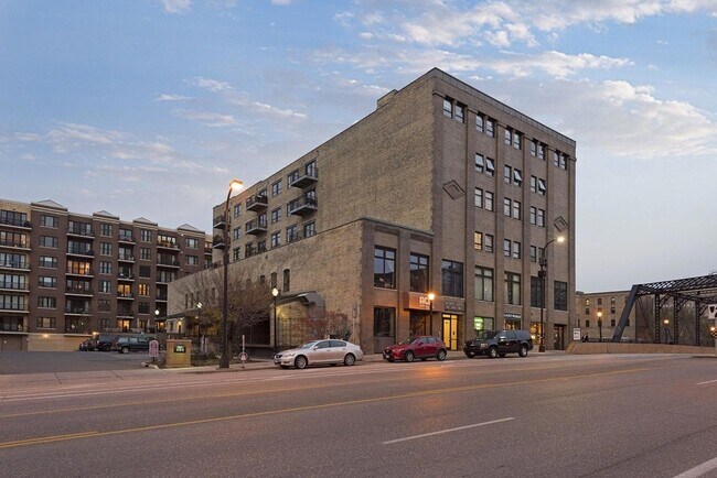 Building Photo - 404 N Washington Ave