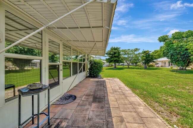 Building Photo - 215 Manatee Ln