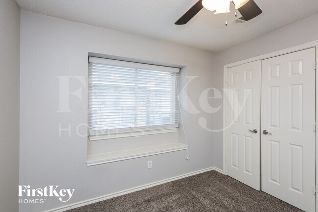 Building Photo - 136 Woodcreek Dr