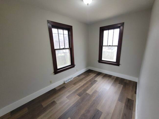 Building Photo - 2BR-2BA Single-Family House - Washington M...