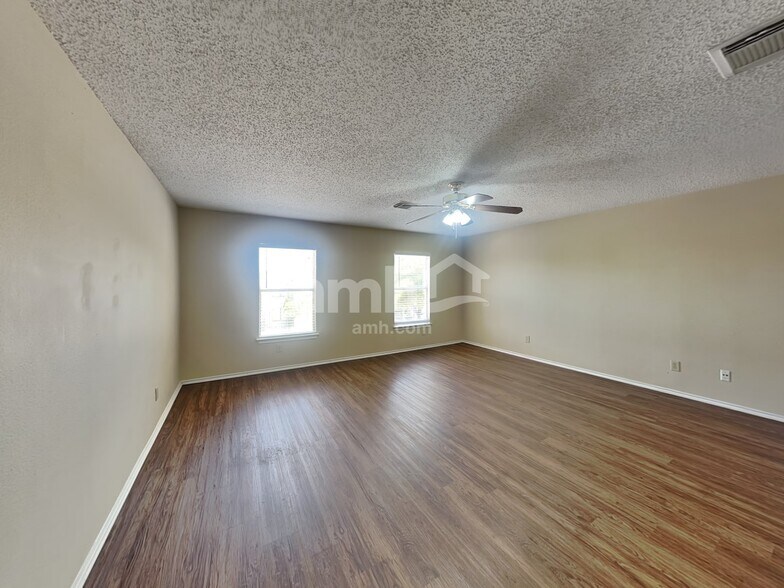 Building Photo - 8043 Cantura Mls