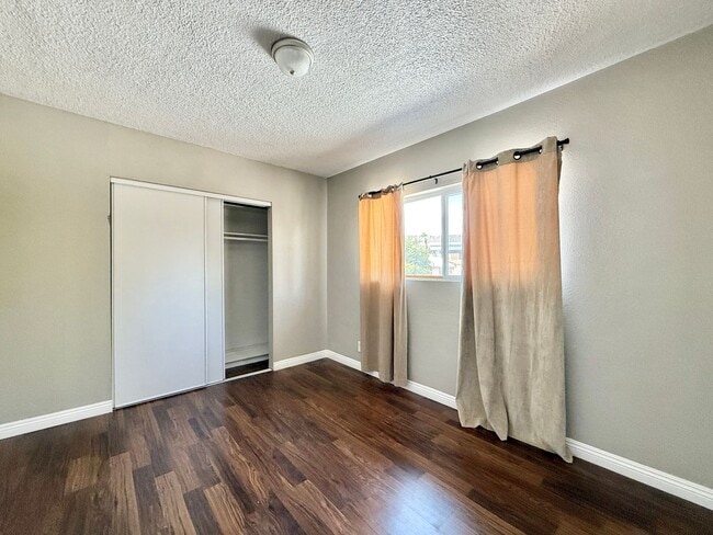 Building Photo - Charming 2-Bed Apartment – Well-Maintained...