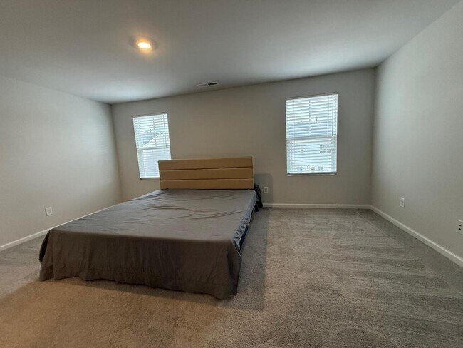 Building Photo - 409 Deercroft Dr