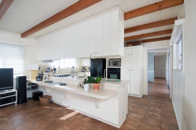 Building Photo - STUNNING & RARE 3BD/2.5BA LA JOLLA HOME WITH A POOL! $7,995/mo