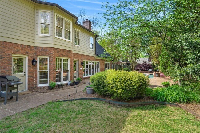 Building Photo - 2585 Brachton Ave