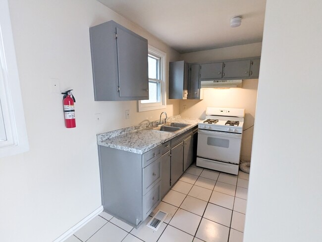 Building Photo - 336 Triumph Cir SE