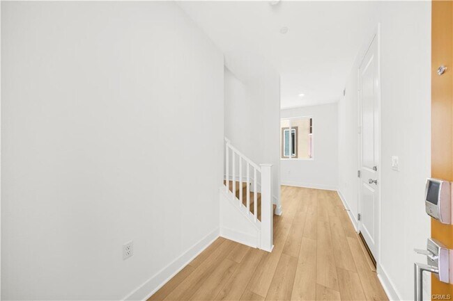 Building Photo - 470 Lobata