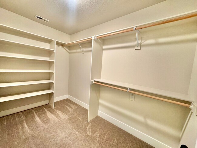 Building Photo - What Beauty! Live with serenity ~ Short distance to the heart of hazel Dell