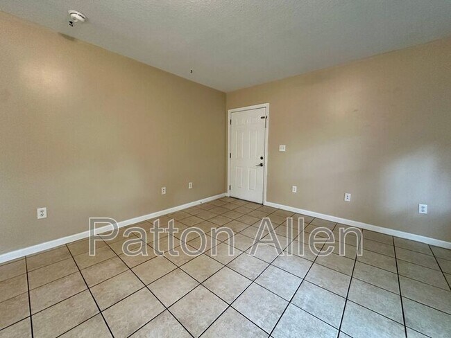 Building Photo - 8 Zell Ln