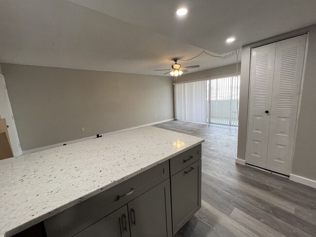 Building Photo - Annual** 55+ Years Old Required ** Recently Renovated ** 1 Bedroom / 1 Bath - Cambridge House - $...