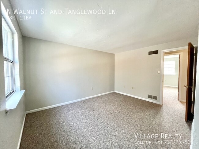 Building Photo - 492 N Walnut St