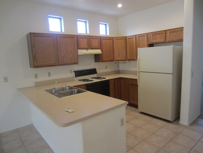 Building Photo - Attractive 3 Bed. 2 Ba. Home In Rita Ranch...