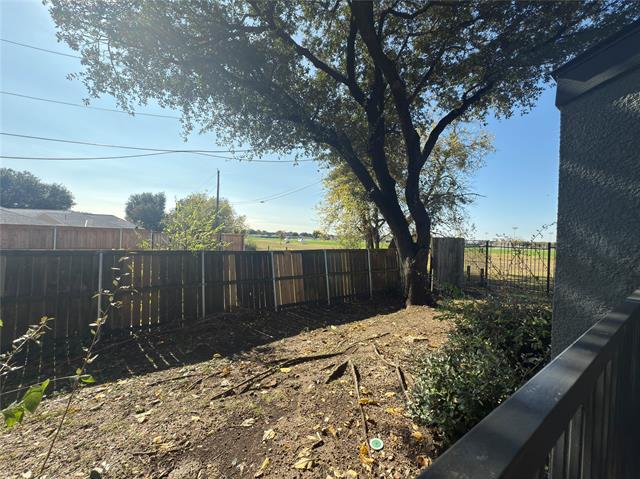 Building Photo - 9696 Walnut St