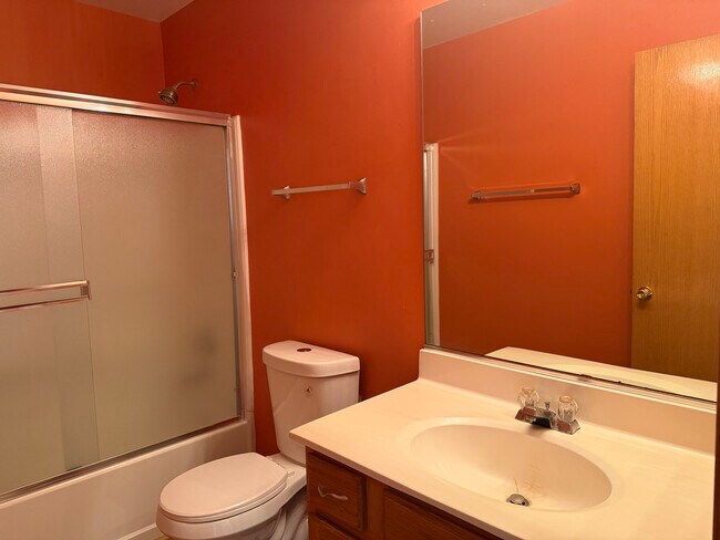 Building Photo - 211 Monarch Dr
